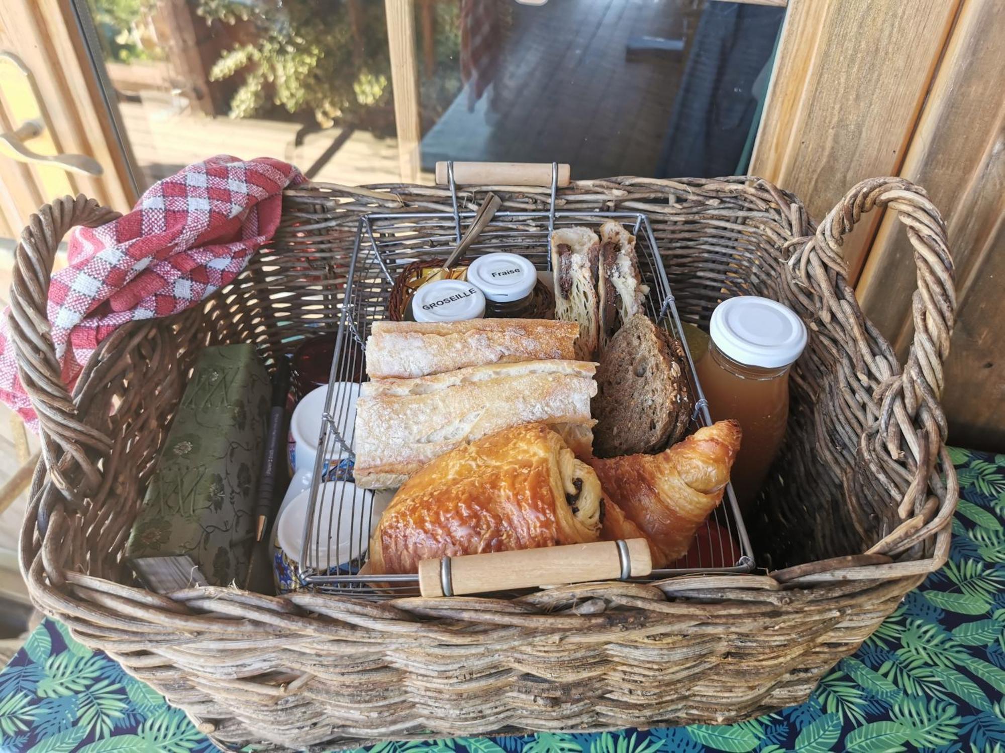 La Bulle Des Champs Bed and Breakfast Champmotteux Rum bild